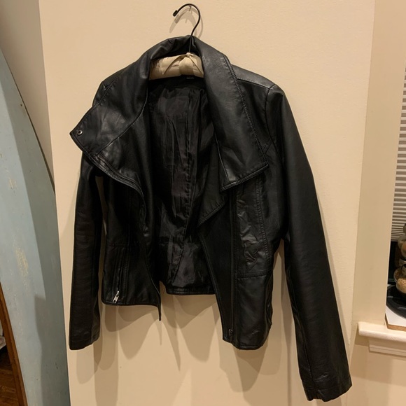 Forever 21 Jackets & Blazers - Forever 21 faux leather jacket